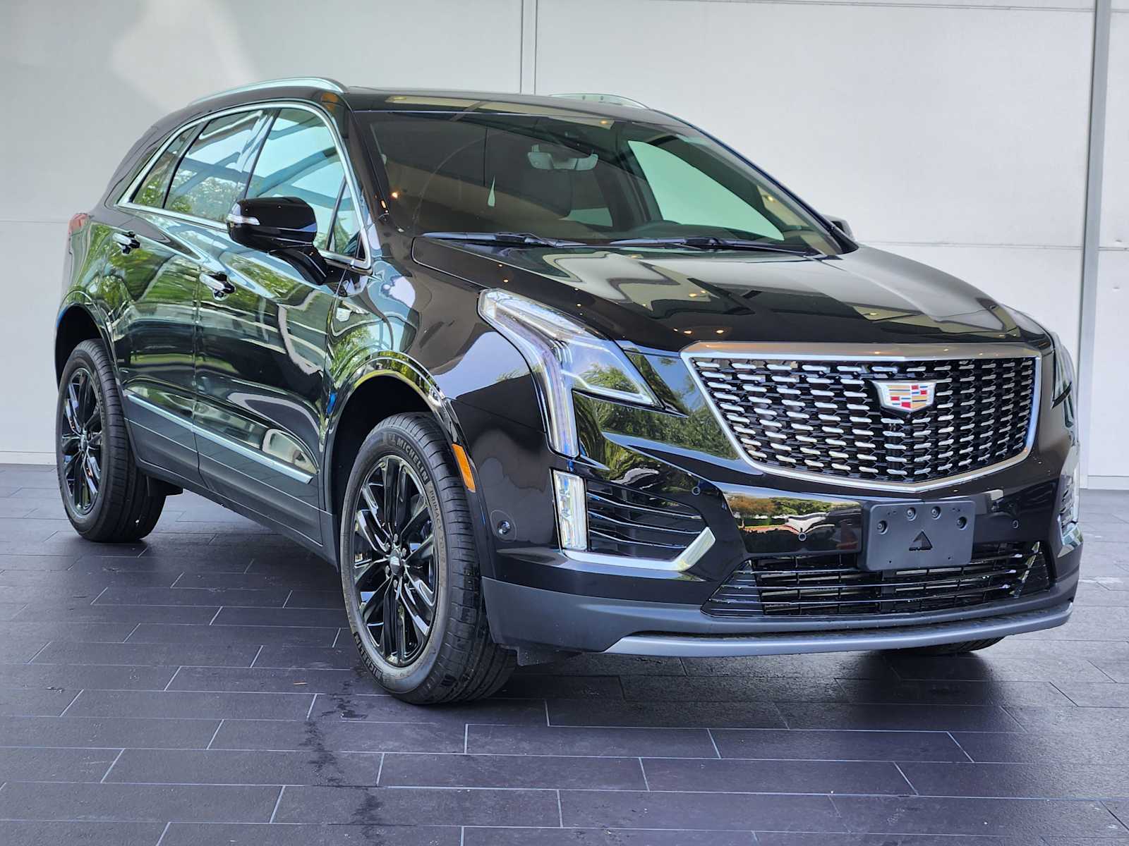 2025 Cadillac XT5 Premium Luxury photo 2