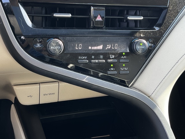 2021 Toyota Camry XLE photo 20