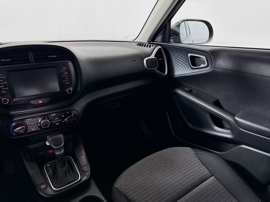 2021 Kia Soul GT-Line photo 21