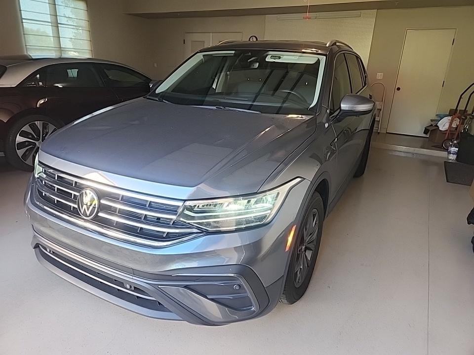 2023 Volkswagen Tiguan SE's photo