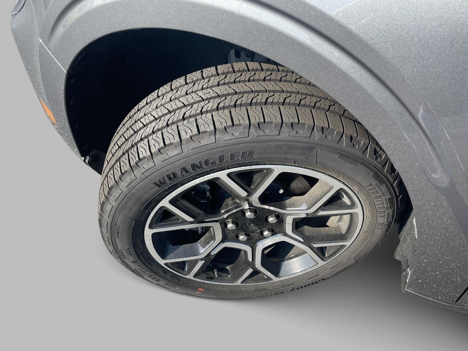 2025 Ford Maverick Lariat photo 2