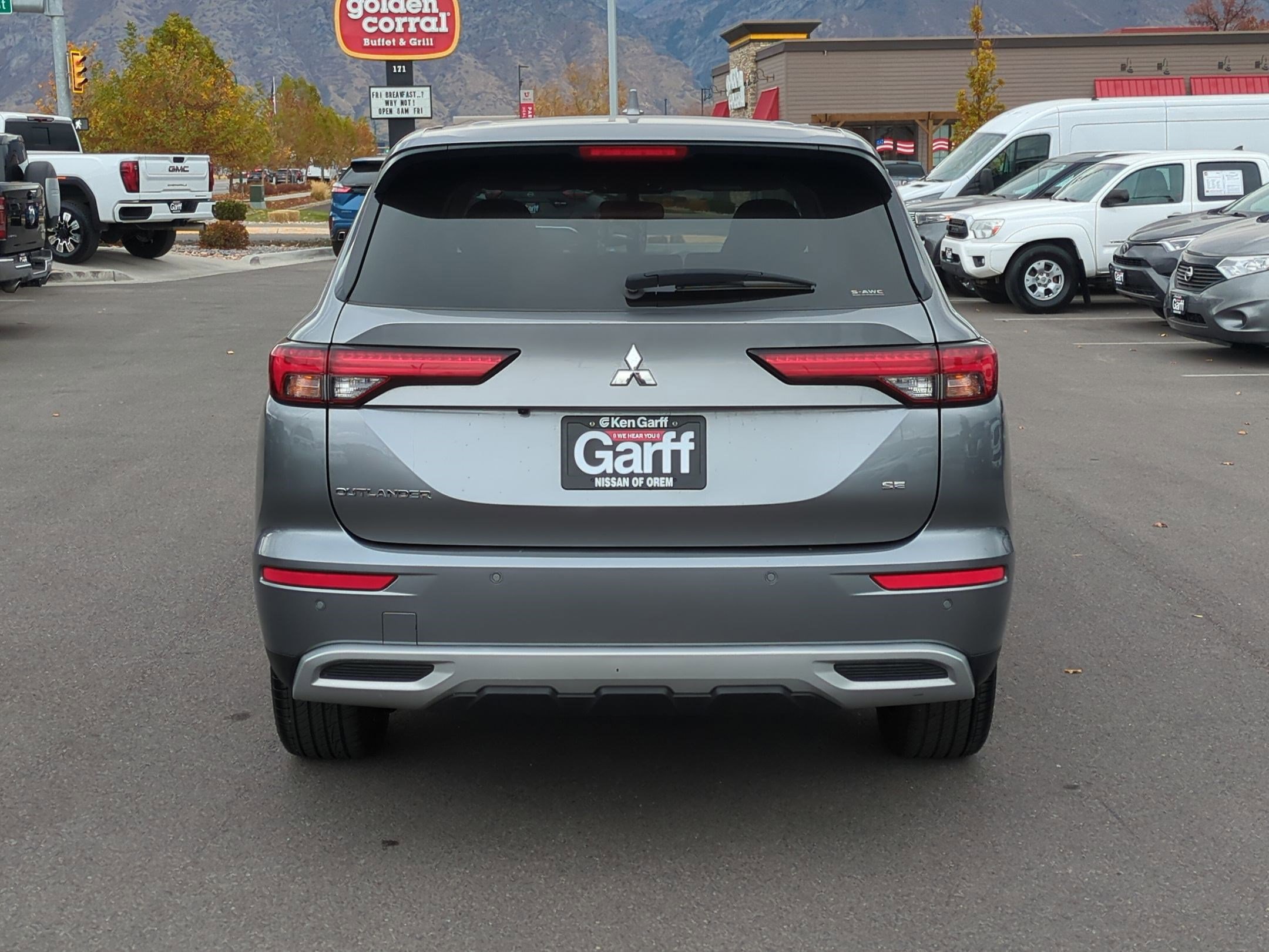 2024 Mitsubishi Outlander SE photo 4