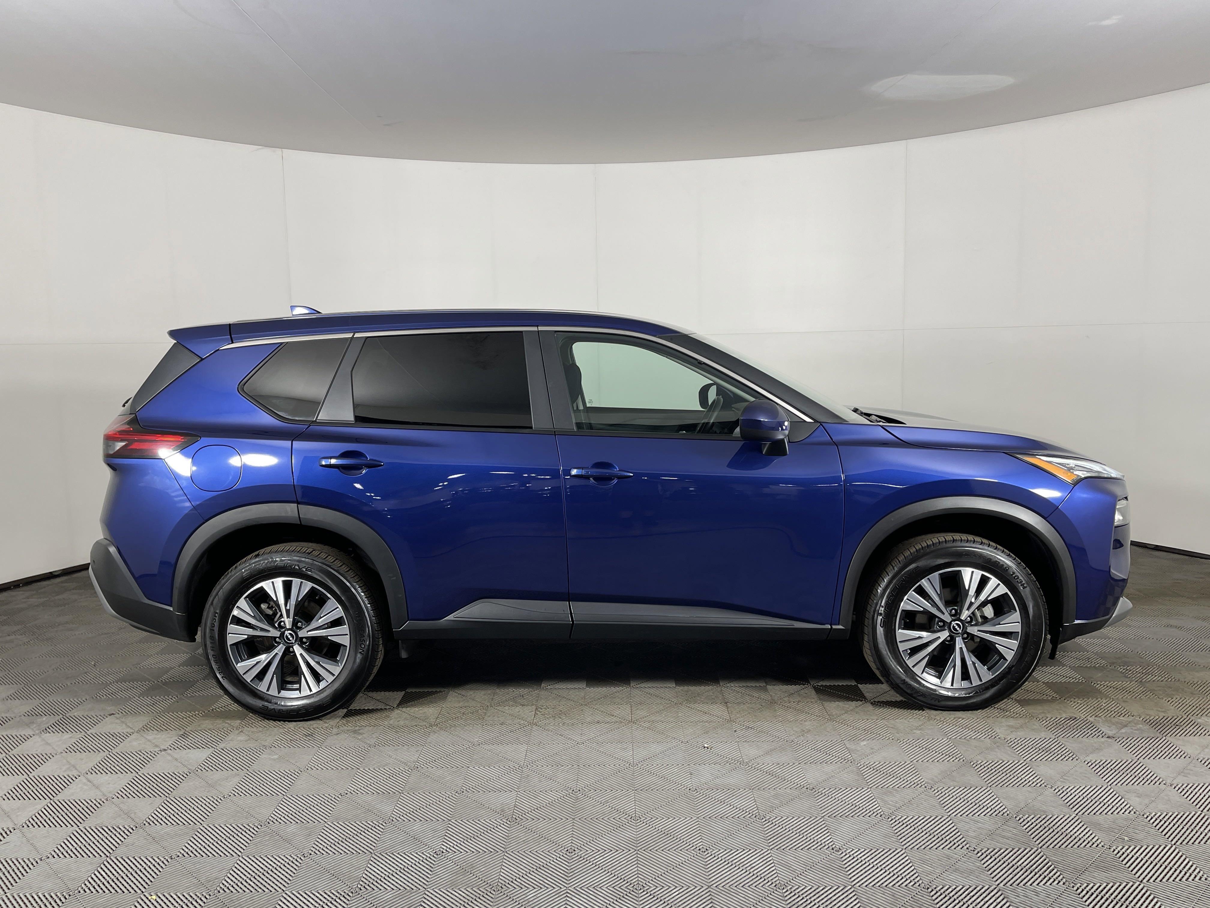 2023 Nissan Rogue SV photo 2