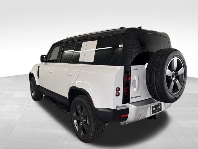 2025 Land Rover Defender 110 S photo 2