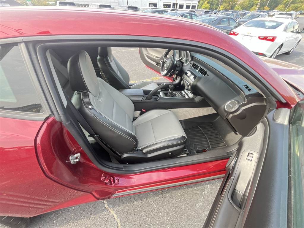 2010 Chevrolet Camaro 2LT photo 22