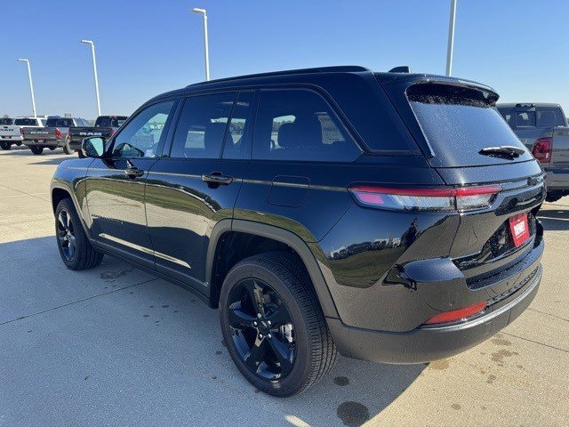 2025 Jeep Grand Cherokee Altitude X photo 4