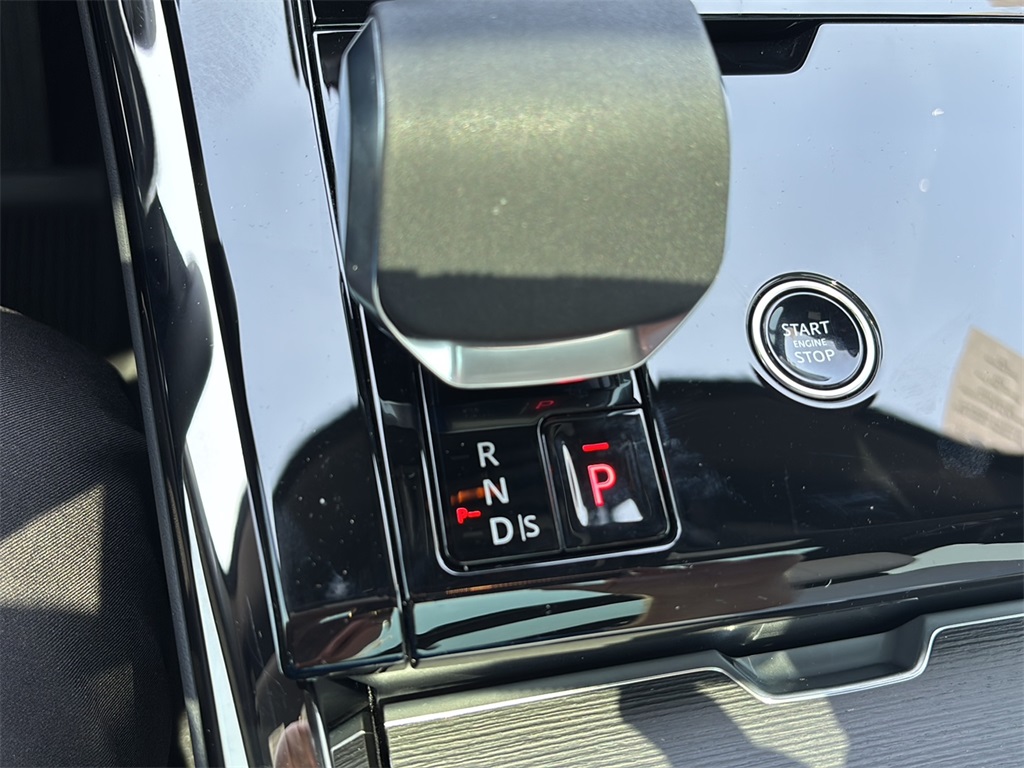 2025 Land Rover Range Rover Sport SE photo 18