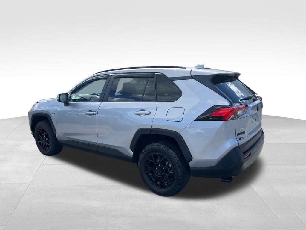 2023 Toyota RAV4 XLE photo 3