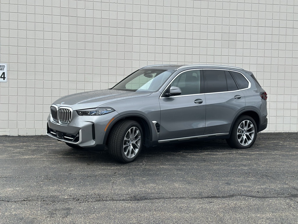Used 2025 Skyscraper Gray Metallic BMW xDrive40i image 1