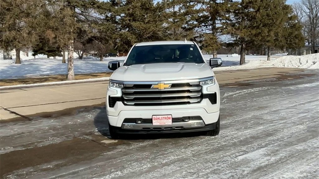 Used 2022 Chevrolet Silverado 1500 High Country with VIN 1GCUDJET9NZ505200 for sale in Oslo, Minnesota