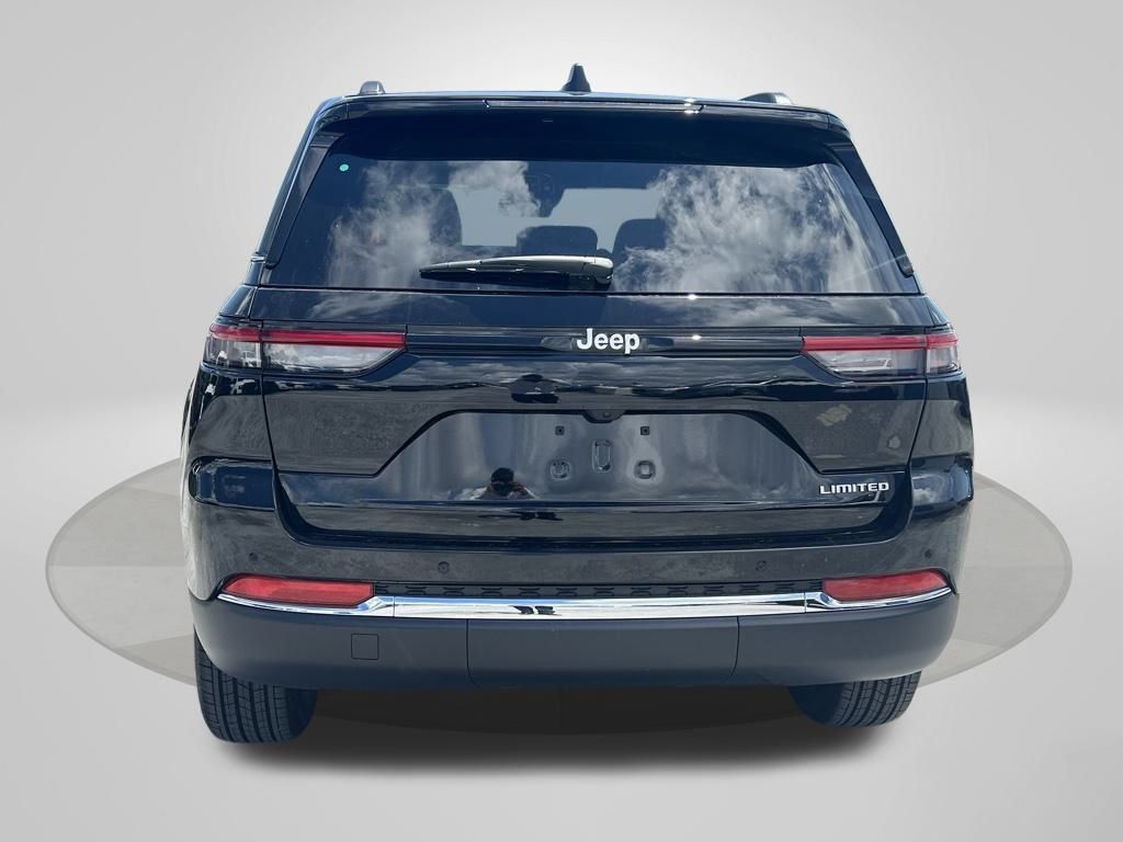 2025 Jeep Grand Cherokee Limited photo 3