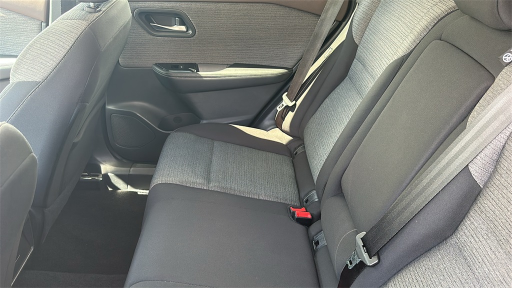 2023 Nissan Rogue SV photo 26