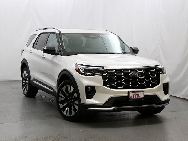 2026 Ford Explorer Platinum's photo