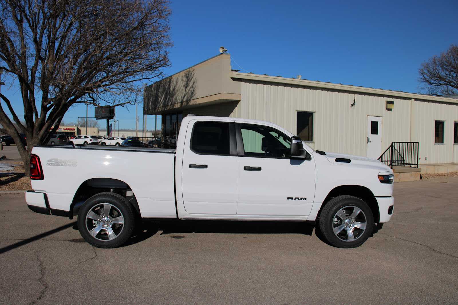 2025 Ram 1500 Tradesman photo 3