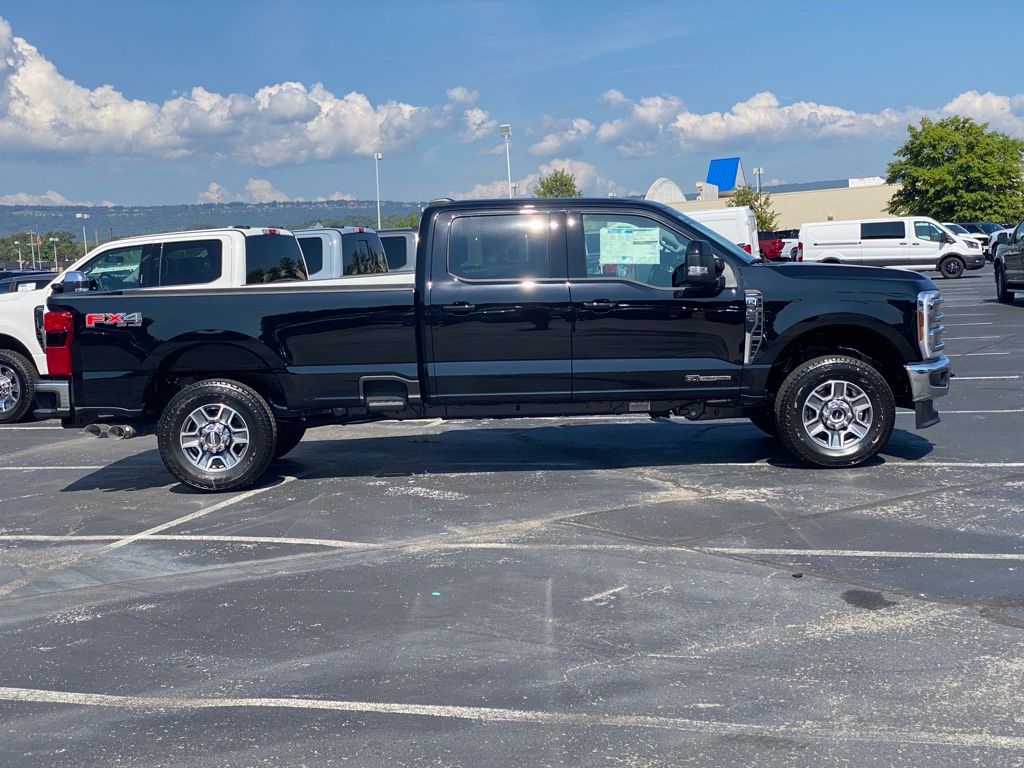 2026 Ford F-350 Lariat photo 3