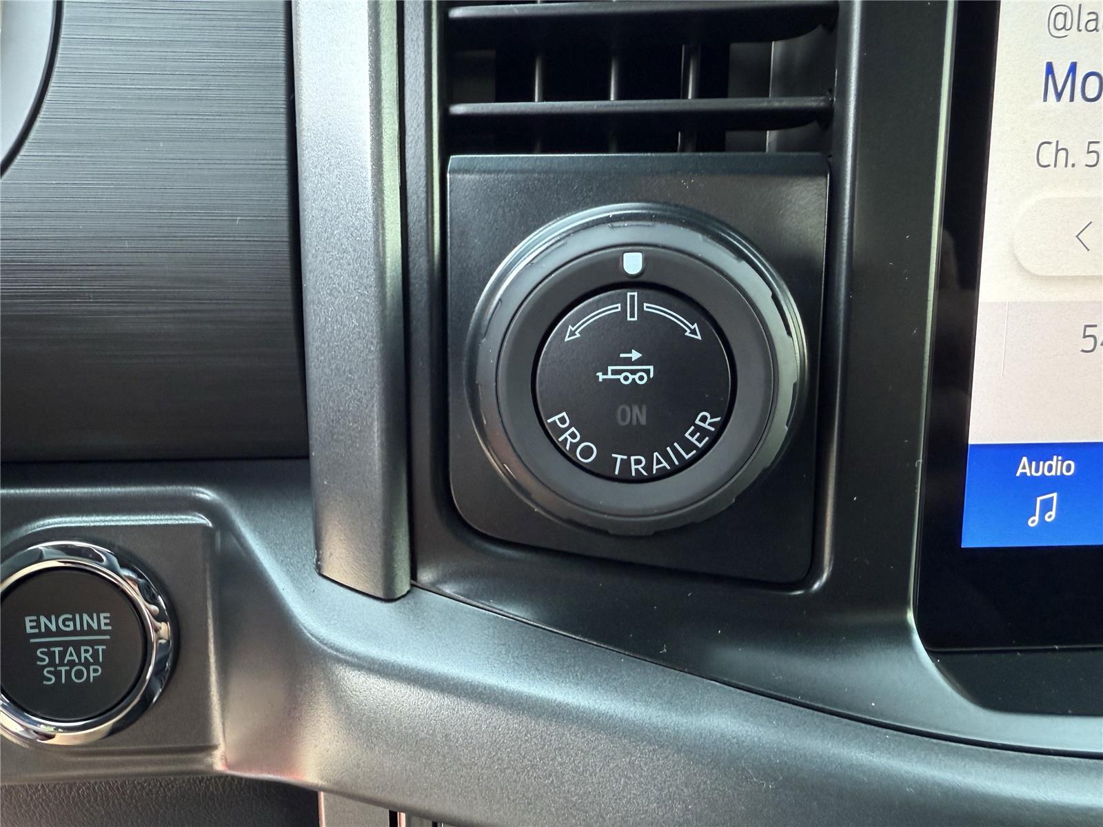 2025 Ford F-150 XLT photo 8