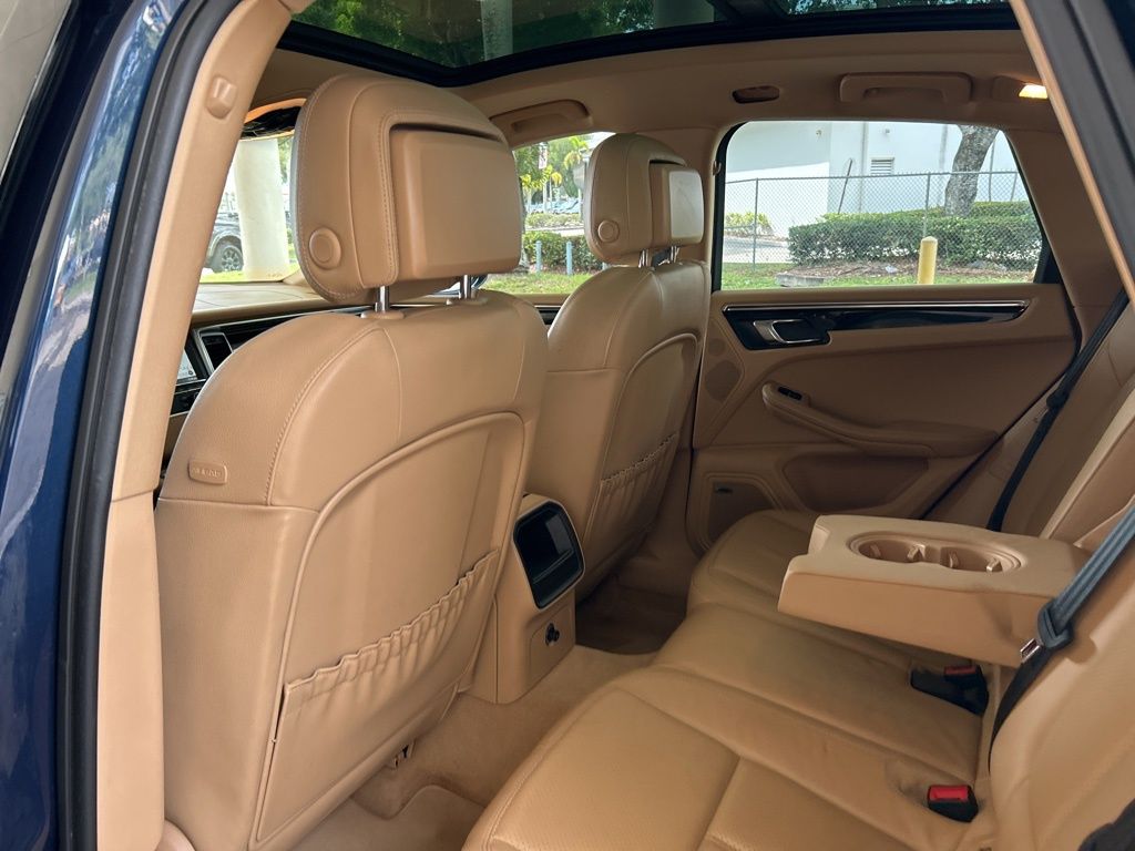 2015 Porsche Macan S photo 32