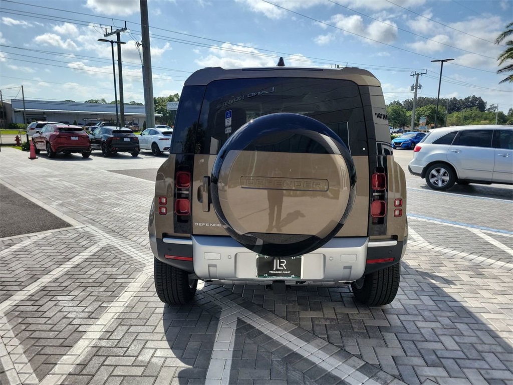 2025 Land Rover Defender 110 S photo 3