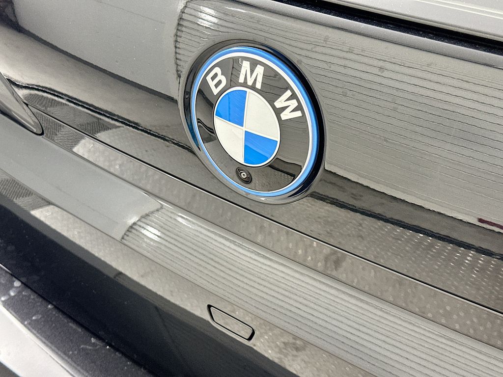 2026 Bmw 750e photo 22