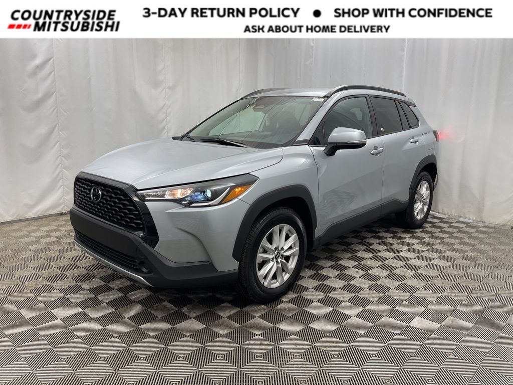 2024 Toyota Corolla Cross LE's photo