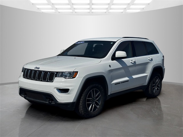 2020 Jeep Grand Cherokee Laredo photo 3