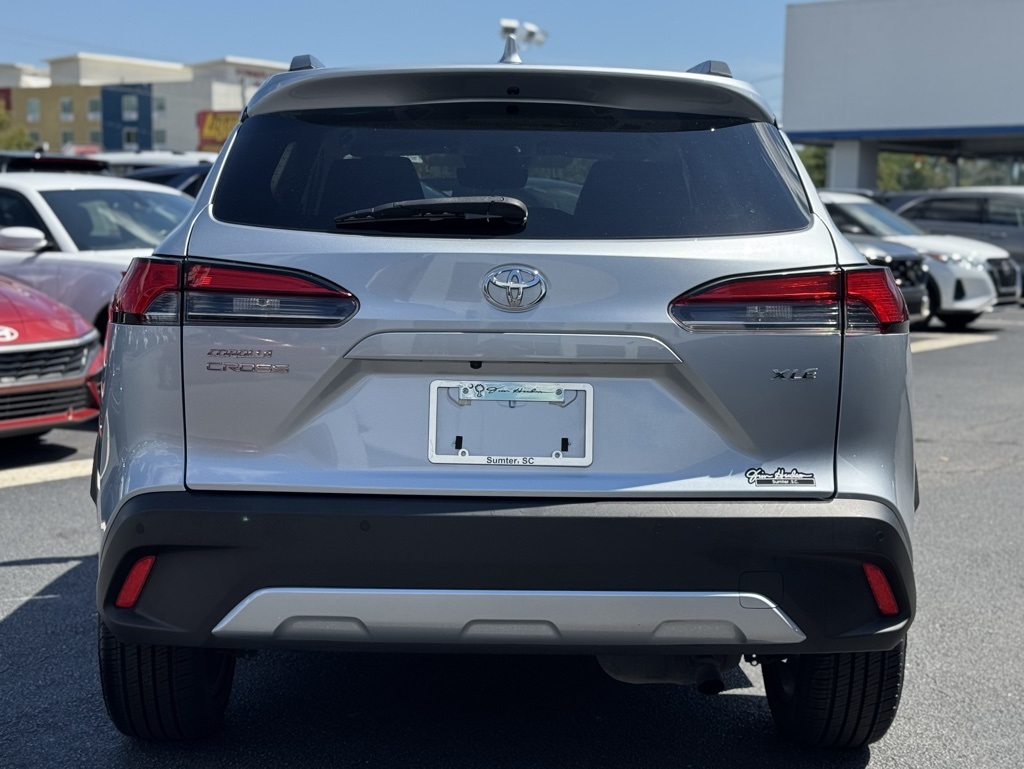 2024 Toyota Corolla Cross XLE photo 3