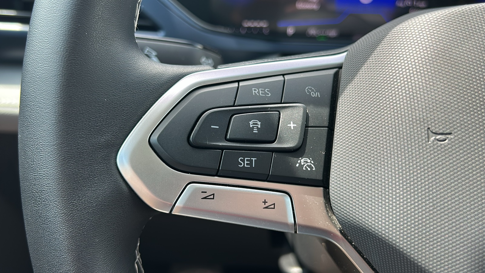 2024 Volkswagen Taos SE photo 22