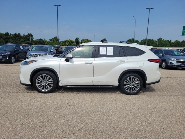 2021 Toyota Highlander Platinum photo 2
