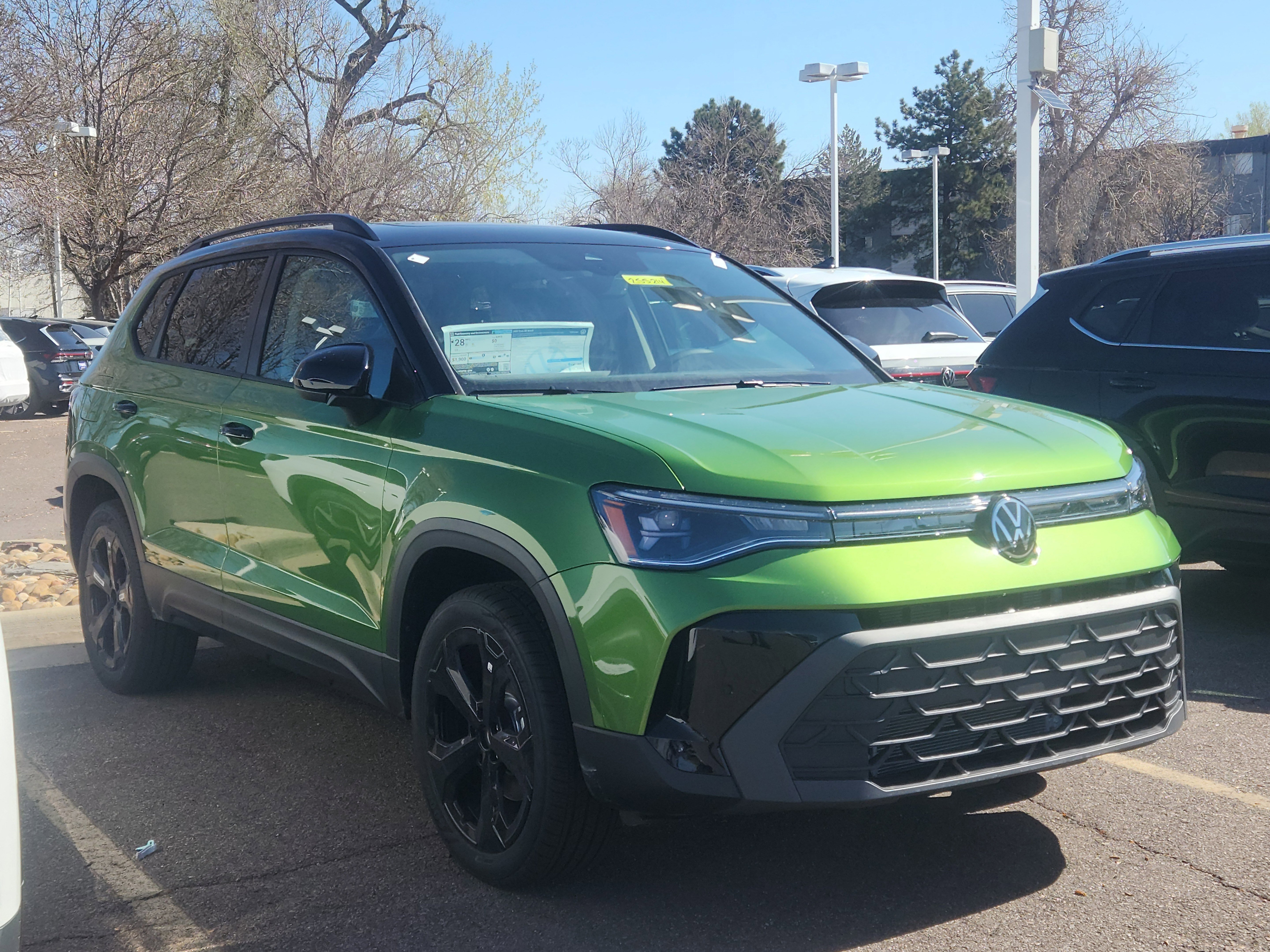 2025 Volkswagen Taos SE Black's photo