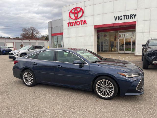 2019 Toyota Avalon Limited's photo