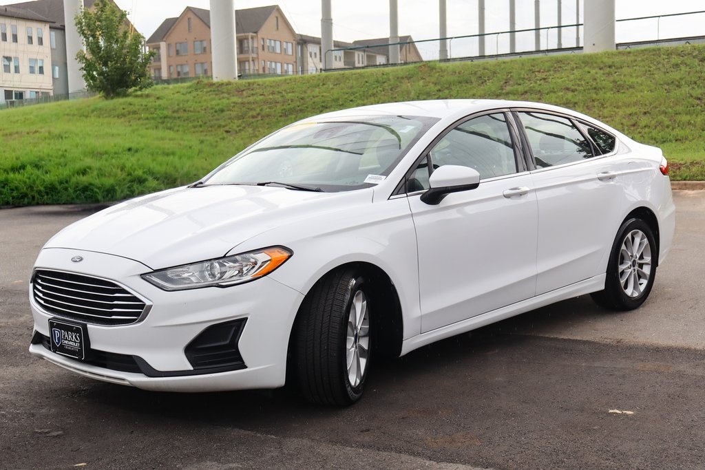2020 Ford Fusion SE photo 3