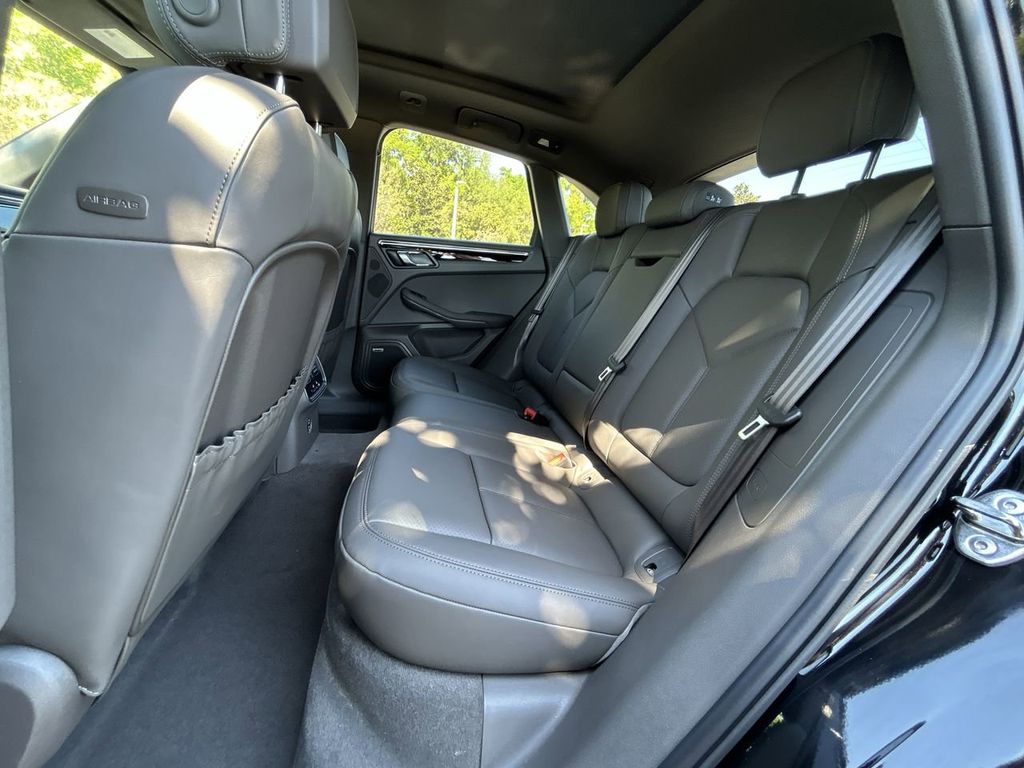 2025 Porsche Macan Base photo 26
