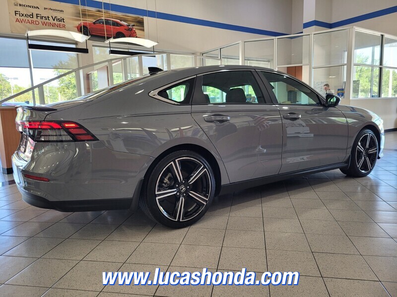 2023 Honda Accord Hybrid Sport photo 2
