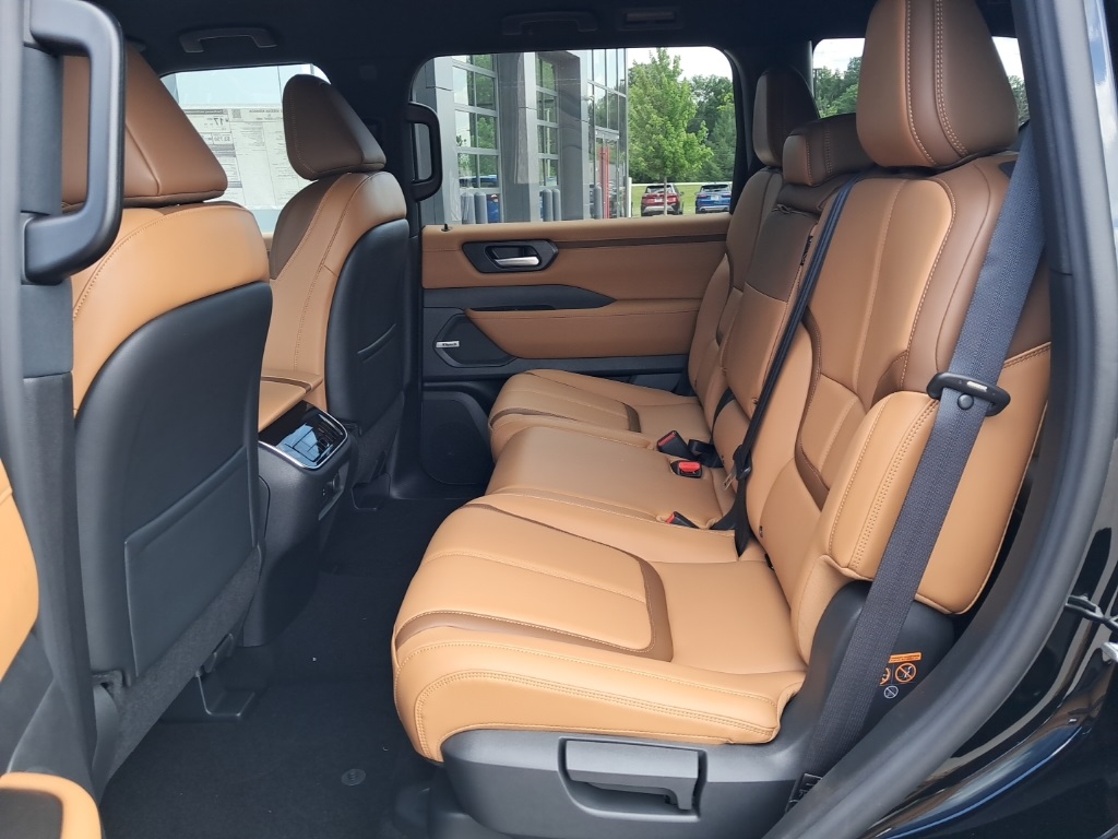 2025 Nissan Armada SL photo 5