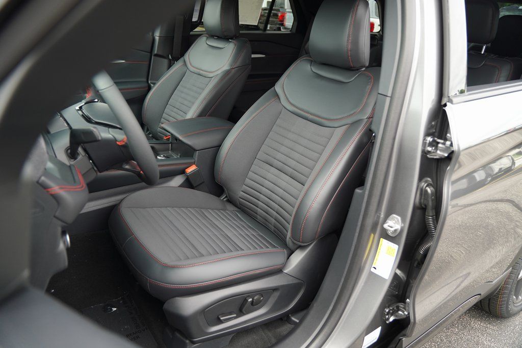 2025 Ford Explorer ST-Line photo 9