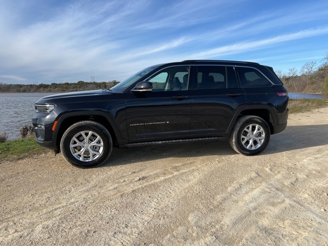2023 Jeep Grand Cherokee Limited photo 2