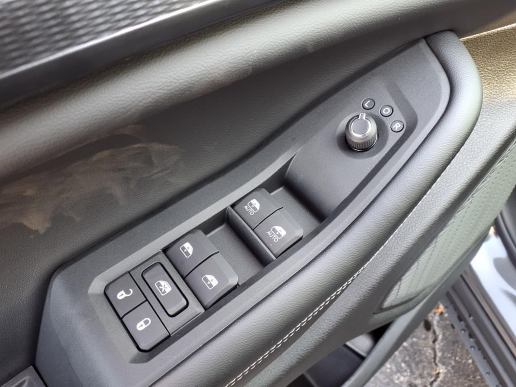 2025 Jeep Grand Cherokee Laredo Altitude photo 5