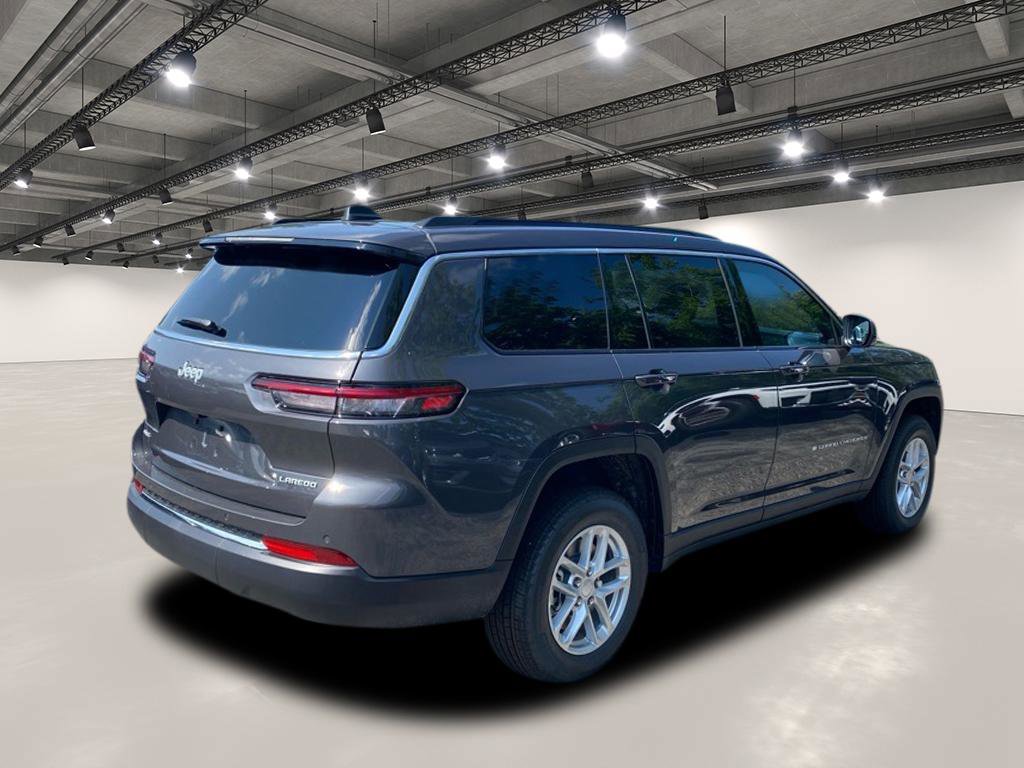 2025 Jeep Grand Cherokee Laredo photo 2