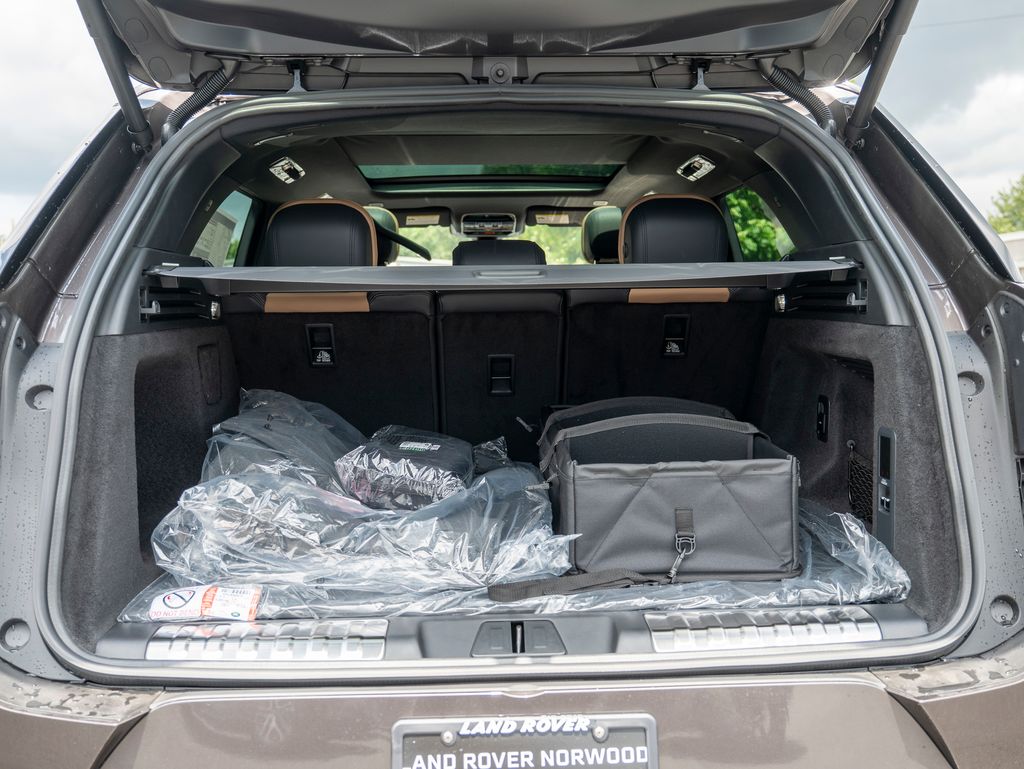 2025 Land Rover Range Rover Sport SE photo 16