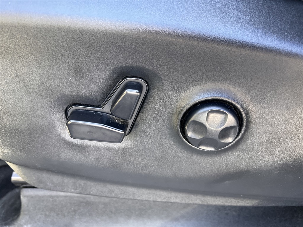 2024 Chrysler Pacifica Touring L photo 23