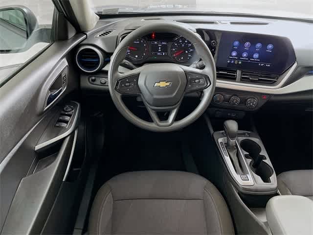 2025 Chevrolet Trax LS photo 20