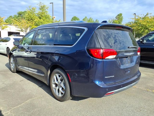 2017 Chrysler Pacifica Touring Plus photo 2