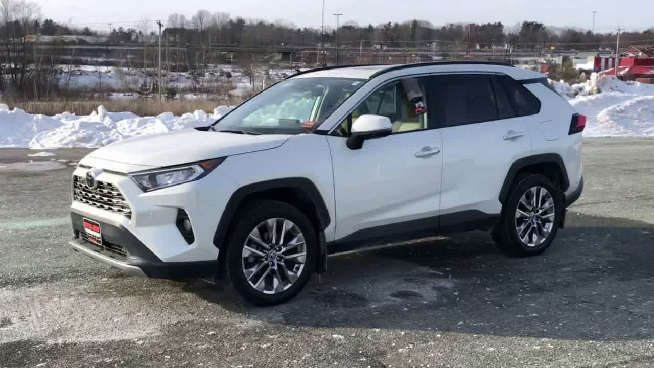 2020 Toyota RAV4 Limited photo 4