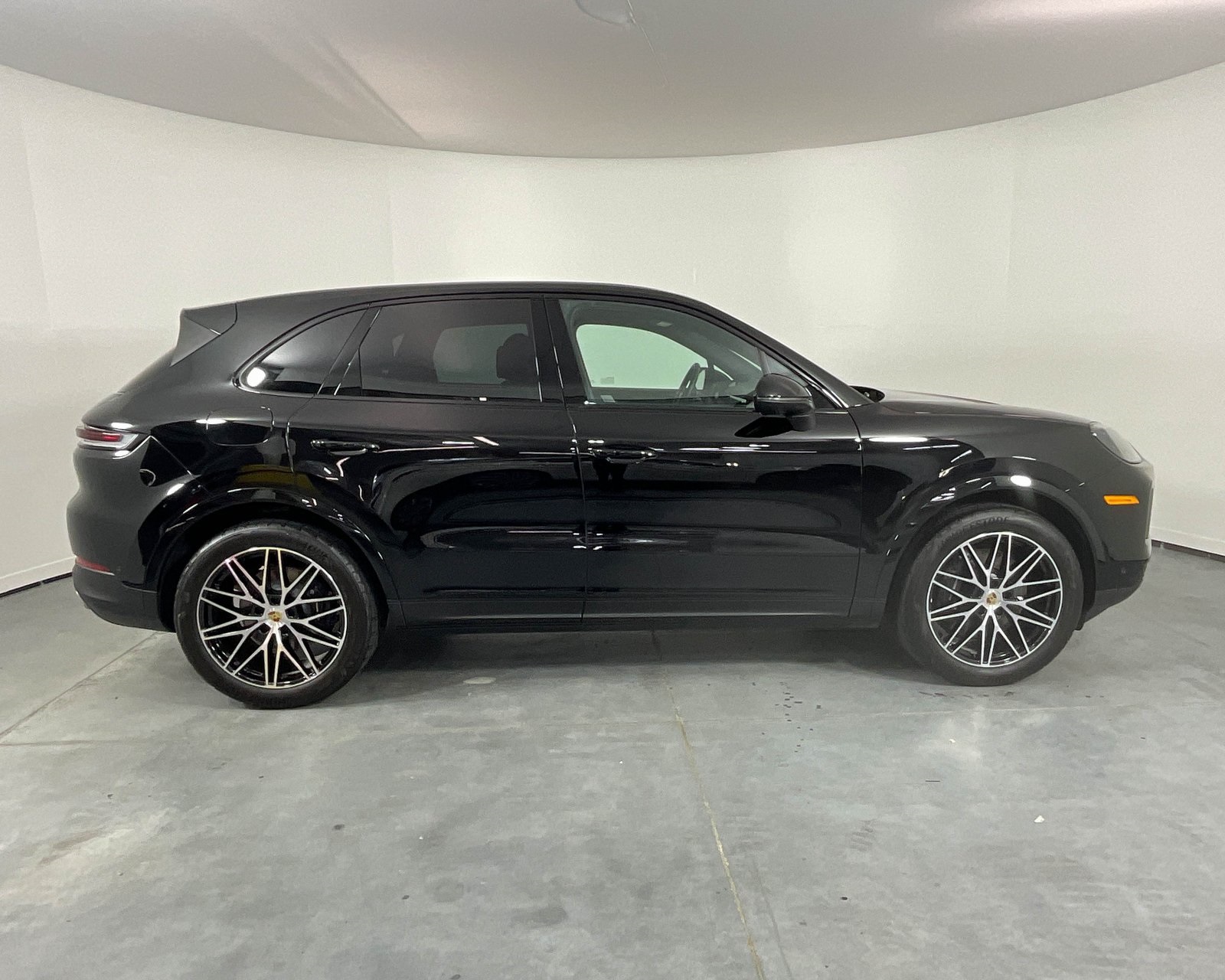 2024 Porsche Cayenne photo 8