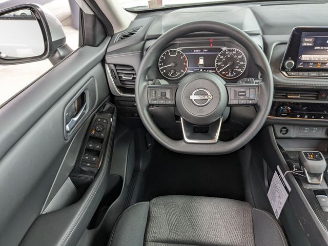 2025 Nissan Rogue SV photo 8