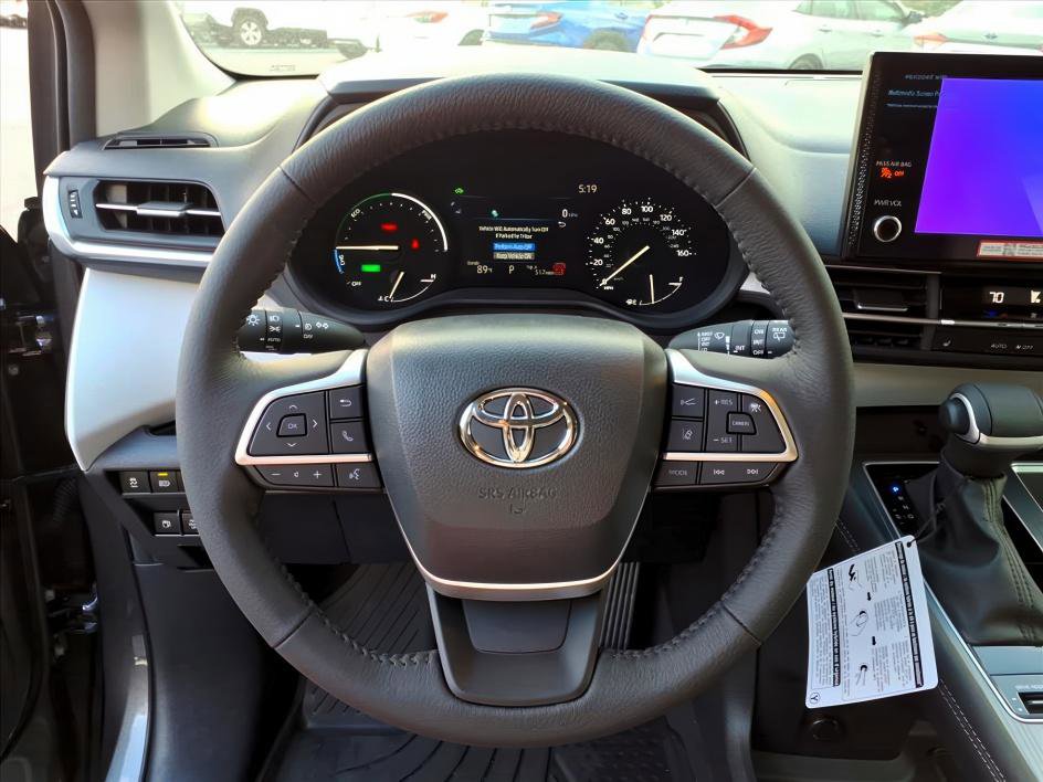 2025 Toyota Sienna Hybrid XLE photo 14