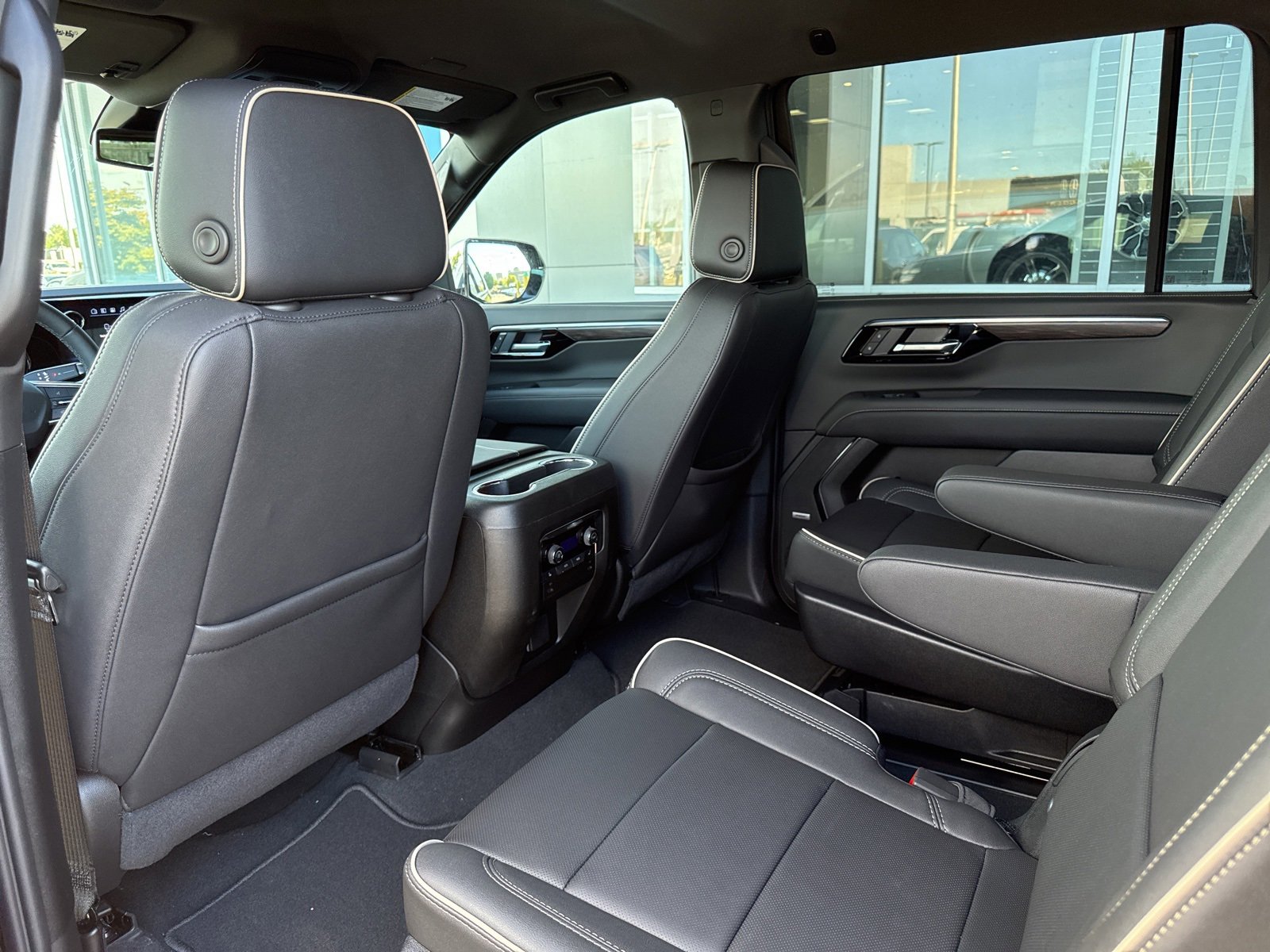 2025 Chevrolet Suburban Premier photo 14