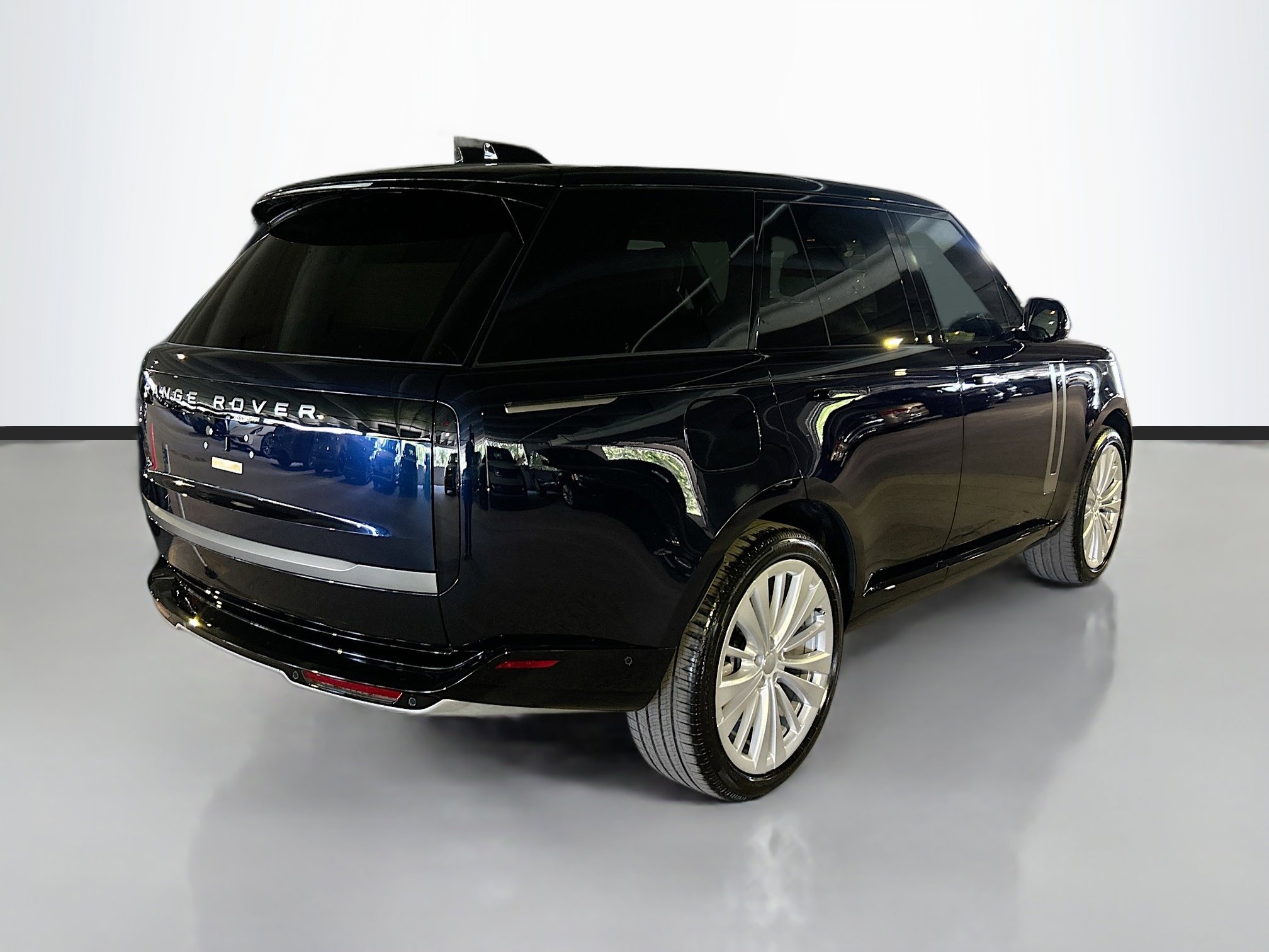 2025 Land Rover Range Rover SE photo 4