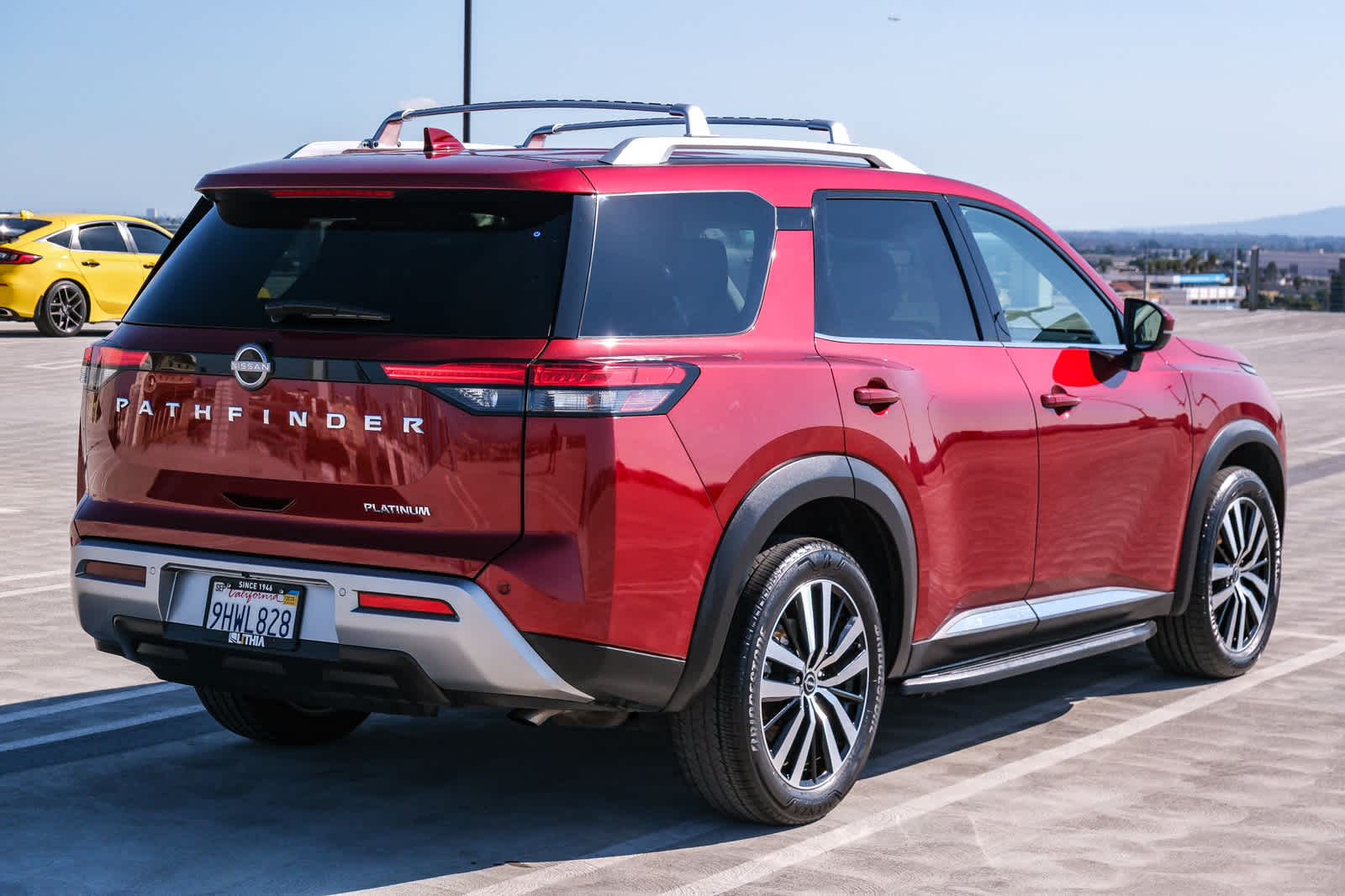 2023 Nissan Pathfinder Platinum photo 4