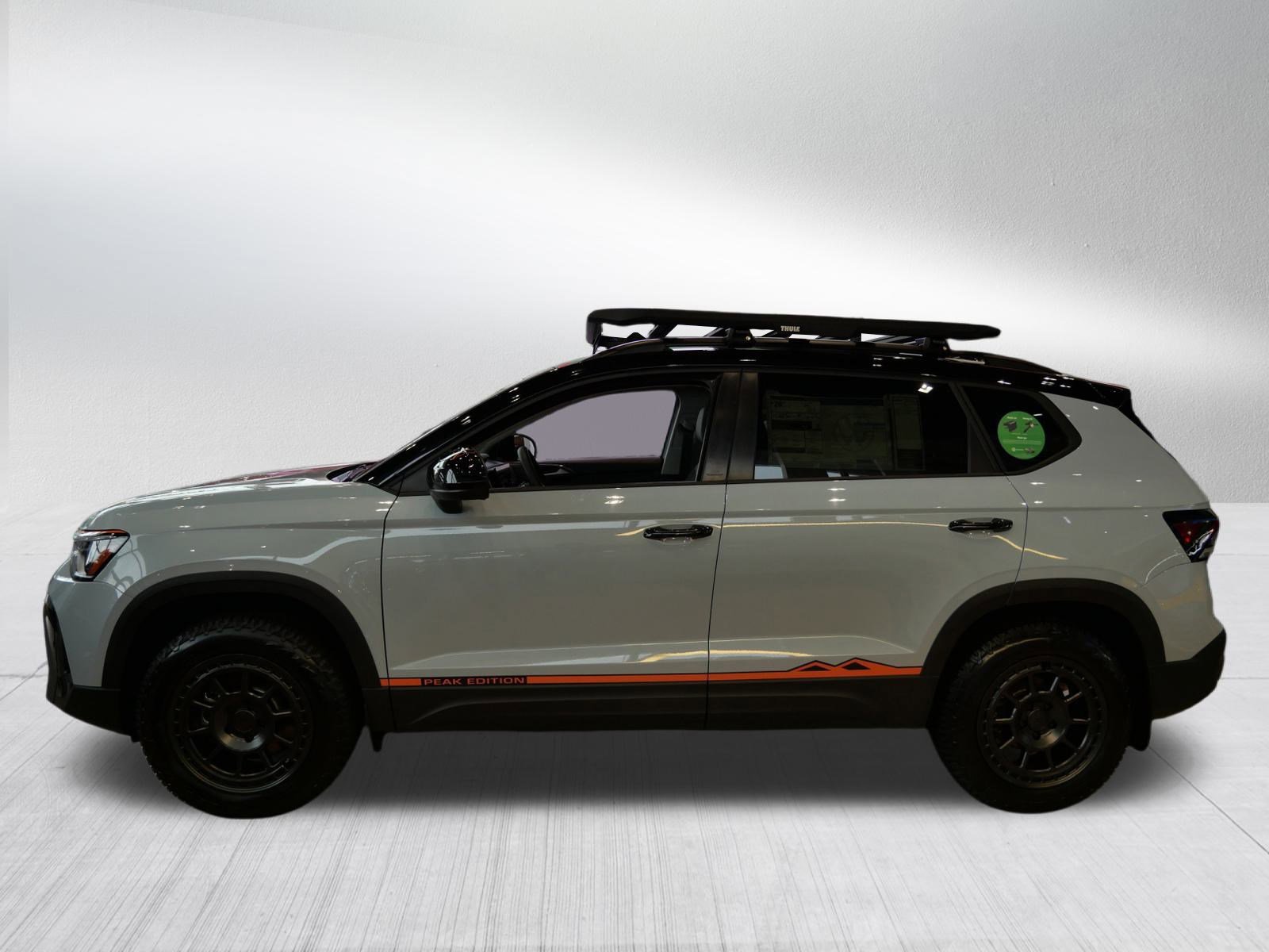 2025 Volkswagen Taos SE photo 4